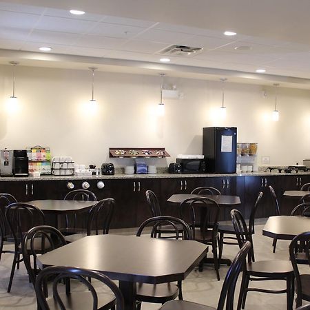 Prairie Moon Inn & Suites Macklin מראה חיצוני תמונה