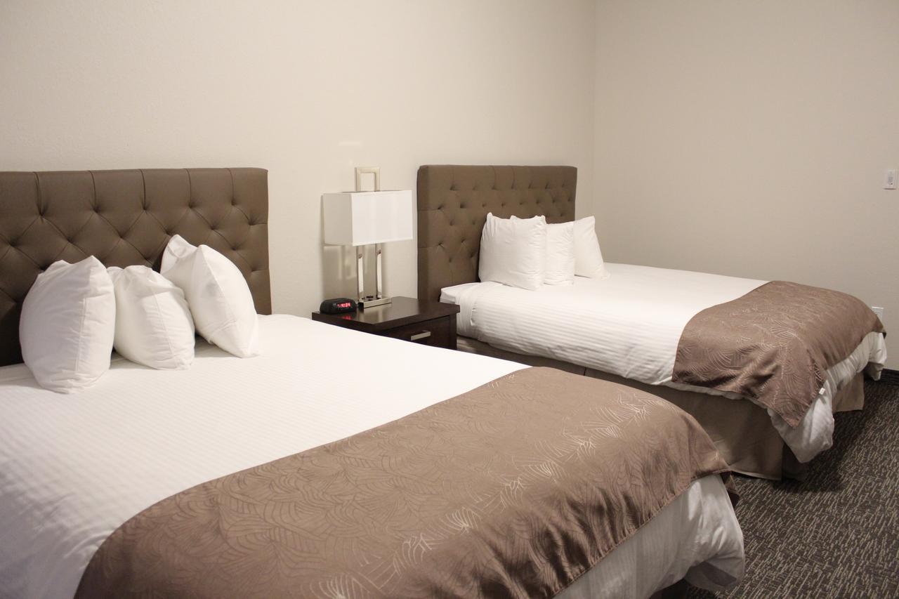 Prairie Moon Inn & Suites Macklin מראה חיצוני תמונה
