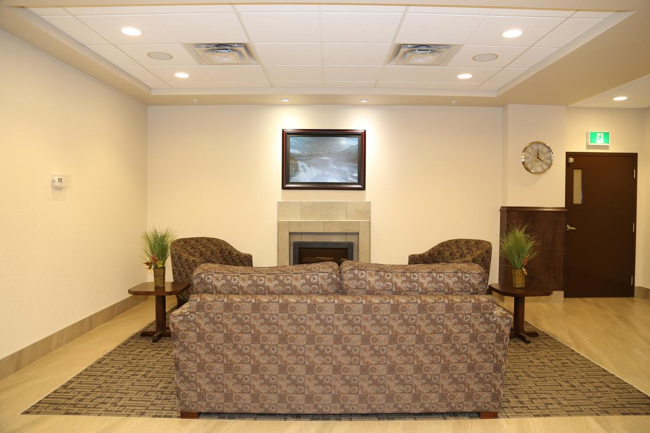 Prairie Moon Inn & Suites Macklin מראה חיצוני תמונה