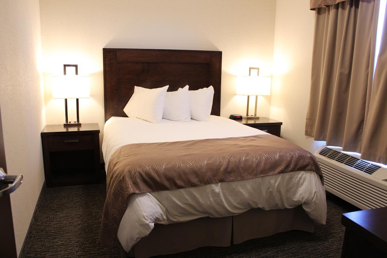 Prairie Moon Inn & Suites Macklin מראה חיצוני תמונה