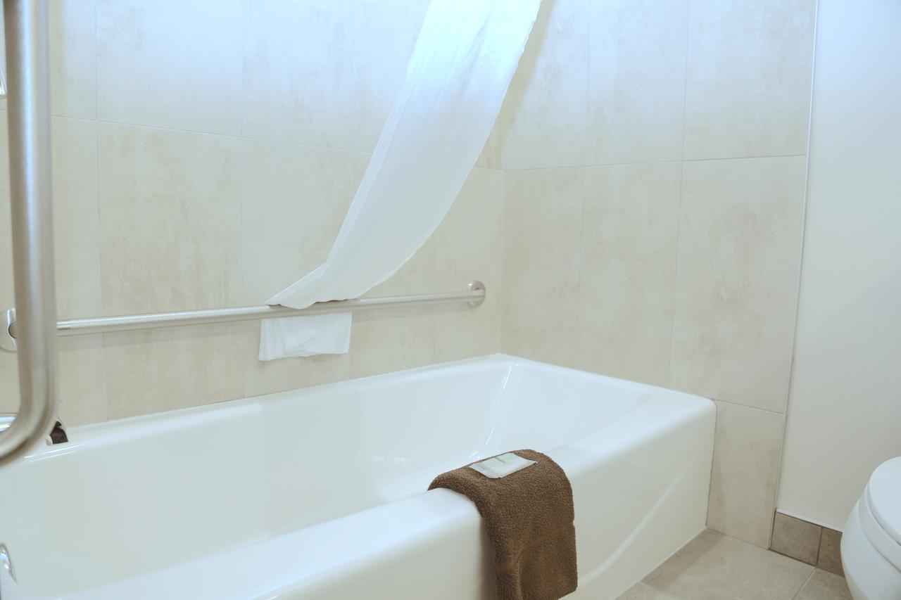 Prairie Moon Inn & Suites Macklin מראה חיצוני תמונה