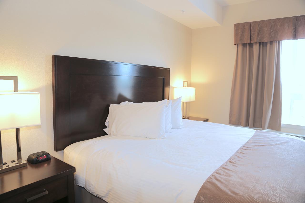 Prairie Moon Inn & Suites Macklin מראה חיצוני תמונה